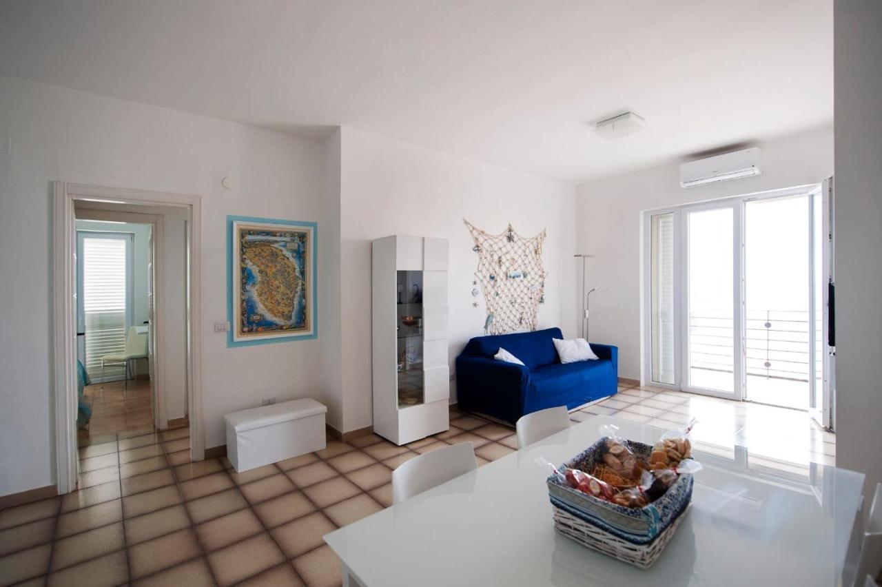 Apartment Overlooking The Sea With A View Of Old Gallipoli And The Whole Bay Exterior foto